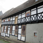 Dieses 1550 erbaute Haus in der Vincentstraße hat ein interessantes Fachwerk, vor allem die untersten Balken