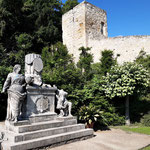 Das Denkmal der Freimaurerloge im Barockgarten