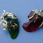 ダルガラスにメタリックなダイクロガラスを乗せて銀ごとバーナー焼成したペンダントヘッド