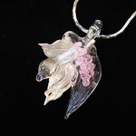 パイレックスガラスの葉と実に銀の葉が揺れるペンダント