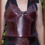 Bustier en cuir.