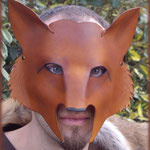 Masque en cuir renard.