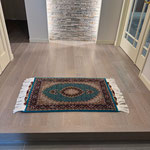 TABRIZ wool&silk  90x60 ポシティサイズ　PIROUZIAN工房の伝統的なマヒ柄（FISH）