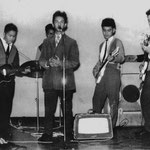 THE BLACK STRANGERS 1960 vlnr: Ed Sigarlaki - Ron de la Rambelje - Rudy (Otje) Kalff - Johnny Pessey - Don Sigarlaki