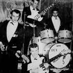 REX ROCKETS 5 links: Piet Wezepoel - onder: Rinus vd Berg - boven: Rex von Harras - Albert Priegelaar (drums) (collectie Peter Wezepoel)