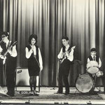 THE GOBLINS (december 1964) vlnr: Jan Dekkers - Ad Mol - Lucie Beynon - Boudewijn Korsmit - Alexander Korsmit - Marno de Jong