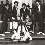 THE HOT STRINGS in de Kaskade, Keulen 1962 vlnr: Frits Galistan, Ron Keyner, Albert van Haasen, Wil Steygerwalt en Bob van Oosterzee.