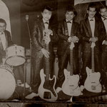 THE HOT STRINGS (jan-mrt. 1963) vlnr:  Errol Johannes, Albert van Haasen,  Frits Galistan, Ronald Keyner en Rudy van Dünge Bille.