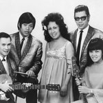 The Dragons ca. 1965 vlnr: Raymond Tan, Danny Tan, Carol Tan-van Kerkvoord, Richard ? en Yola Tan 