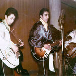 THE HAP CATS 1960 vlnr: Henk Greven - Vic Boekholt - Jack van Beek - Joop Ketting Olivier Deze combinatie trad op toen Rob met The Hurricane Rollers op tournee in Italië was.
