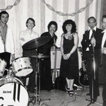 The Evergreens ca. 1970 - vlnr: Rob Jansen, Carl Tentua, Raymond Conradi, Liszy Bos, Tony Turpijn en Sixtus Muntendam.