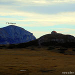 Schneealpenhaus und dahinter die Heukuppe (Rax)