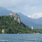 ... Blick zur Burg von der Insel aus betrachtet....