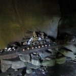 Altar in der versteckten Höhle