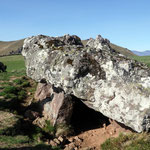 Passage par le dolmen.