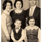Il sogno americano: zia Carina, zio Mario, Linda, Rita e Pietro Pirollo