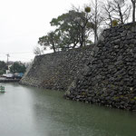 八代城（熊本県八代市）磨櫓から宝形櫓跡方向と内堀
