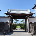 金沢城（石川県金沢市丸の内）城内側から復元河北門の高麗門