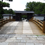 和歌山城（和歌山県和歌山市一番丁）一の橋と復元大手口門で右に月見櫓があった
