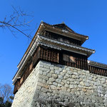 松山城（愛媛県松山市丸之内）復元乾櫓と復元乾門西塀