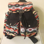 Sac à dos en tissu jacquard vagues et coton noir uni