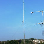 antenna in posizione finale 5 metri circa sopra il piano del tetto.