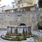 Fontecchio (AQ). Fontana del 1300