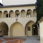 Sulmona (AQ). Museo della SS. Annunziata. Cortile interno