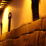 Cuzco - Pérou : Calle Hatun ... vestiges Inca