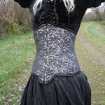 Unterbrust-Korsett mit schwarzem Rosenmuster, schwarz paspeliert, innen Baumwolle, hochwertig verarbeitet von Somnia Luna, Größenangabe:42, 54 €