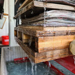 Das gepresste Wasser läuft