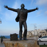 Denkmal von Domenico Modugno in Polignano