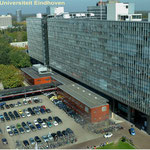Het hoofdgebouw van de technische Universiteit Eindhoven  met deel van het Auditorium.