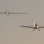 Segler der Skydancer und Piper PA-25 als Schleppmaschine