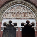 Tympan extérieur de l'église Saint Pierre classée aux Monuments Historiques