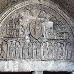 Le remarquable tympan du portail nord de la cathédrale, dont le thème principal est l'ascension du Christ