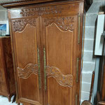 petite armoire ancienne en chêne sculptée lg 1m50 ht 2m07 pf 53 cm réservée