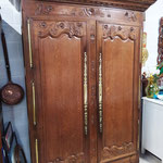 Ancienne armoire normande en chêne lg 1m66 ht 2m35 pf 64 cm