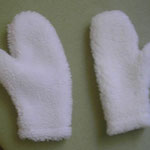 Хутряні рукавички для завершення чистки коня від пилу