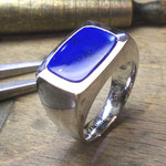 Massiver Herrenring in Platin 950 mit Lapislazuli