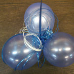 Ballongewicht an einem (aus dem Bild ragenden) Heliumballon. Im Gewicht ist das zu verschenkende Geld versteckt. Heliumballon 30 cm bedruckt: € 3,-; Gewicht: € 2,- >> Komplettpreis nur € 5,-!