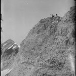 1922-1927. A group of walkers of SAT (Società Alpinisti Trentini) from Rovereto (TN) on Zugna mountain.