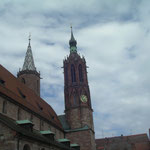 Münster "unserer lieben Frau"   Baubeginn 1120.   Tägliches Glockenspiel 11:05 Uhr, 12:05 Uhr, 15:05 Uhr und 18:05 Uhr.