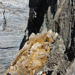 Bergkristalle mit Calcit