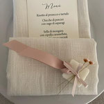 Mini saponcino quadrato con fiore secco e nastro (diversi colori disponibili) € 2,50