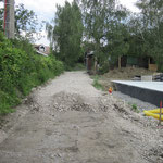 le chemin définitif longera le bord du terrain