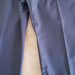 Reprise de l'entrejambe d'un pantalon homme.
