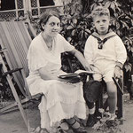 Manfred Neitsch und das Kindermädchen Ursel Söldner.