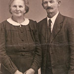 Rosa Bertha Vetter heiratete 1945 in Alt Ehrenberg Robert Henke. Beide flohen nach Dessau und lebten dort bis zu ihrem Tod.