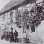 Dieselbe Aufnahme, nun noch mehr vom Hof, ca. 1884. (heute Am Brühl 15 in Großbardau)